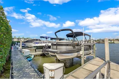 460 Launch Cir #403, Naples, FL 34108 - Photo 23