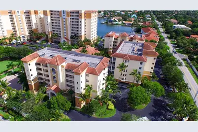 470 Launch Cir #403, Naples, FL 34108 - Photo 9