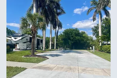 1012 Diamond Lake Cir S, Naples, FL 34114 - Photo 3