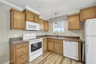 524 Menton Ln, Naples, FL 34112 - Photo 13