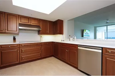 60 Seagate Dr #704, Naples, FL 34103 - Photo 11