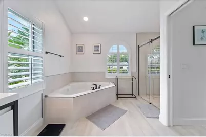 5192 Lochwood Ct, Naples, FL 34112 - Photo 9