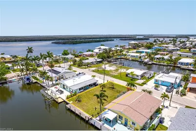 2609 Bayshore Dr, Matlacha, FL 33993 - Photo 13