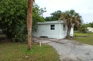 771 Ave E NW, Moore Haven, FL 33471 - Photo 1