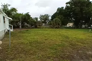 771 Ave E NW, Moore Haven, FL 33471 - Photo 3