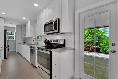 1155 6th St S, Naples, FL 34102 - Photo 11