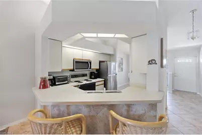 822 Gulf Pavillion Dr #202, Naples, FL 34108 - Photo 9