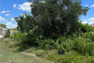 870 Chantilly St E, Lehigh Acres, FL 33974 - Photo 13