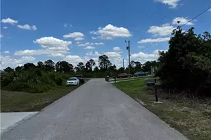 870 Chantilly St E, Lehigh Acres, FL 33974 - Photo 15