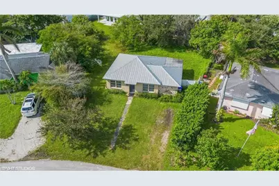 895 11th St N, Naples, FL 34102 - Photo 3