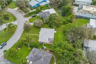 895 11th St N, Naples, FL 34102 - Photo 5