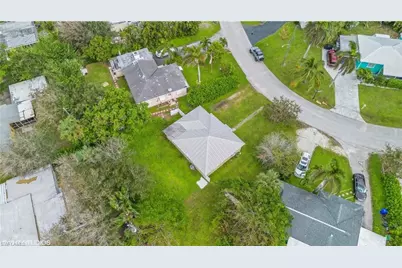 895 11th St N, Naples, FL 34102 - Photo 9