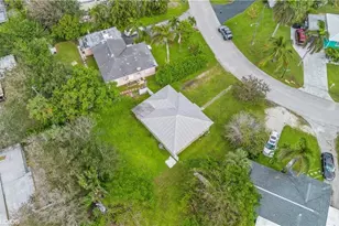 895 11th St N, Naples, FL 34102 - Photo 9