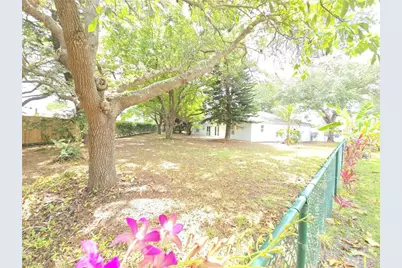 687 Grove Dr, Naples, FL 34120 - Photo 3