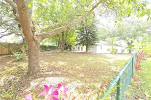 687 Grove Dr, Naples, FL 34120 - Photo 3