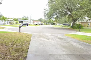 687 Grove Dr, Naples, FL 34120 - Photo 35