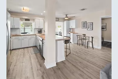 698 99th Ave N, Naples, FL 34108 - Photo 7