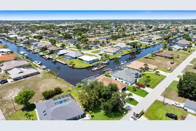 2010 SE 13th Ter, Cape Coral, FL 33990 - Photo 3