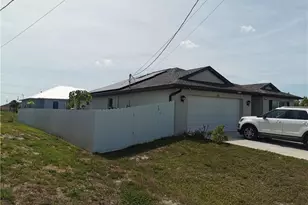 2116 NE 5th Pl, Cape Coral, FL 33909 - Photo 3