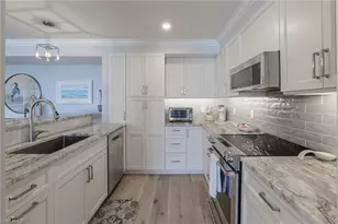 250 Park Shore Dr, Naples, FL 34103 - Photo 9