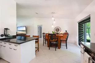 725 Grove Dr, Naples, FL 34120 - Photo 9