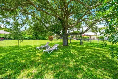 725 Grove Dr, Naples, FL 34120 - Photo 25