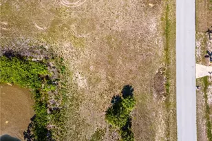 2205 NE 27th St, Cape Coral, FL 33909 - Photo 17