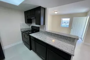 4052 Bayshore Dr, Naples, FL 34112 - Photo 9