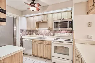 8061 S Woods Cir, Fort Myers, FL 33919 - Photo 7