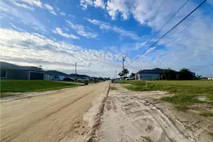 1424 NE 9th Ave, Cape Coral, FL 33909 - Photo 3