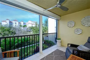 586 Beachwalk Cir, Naples, FL 34108 - Photo 21