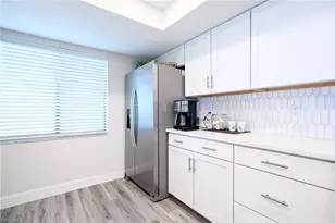 586 Beachwalk Cir, Naples, FL 34108 - Photo 9