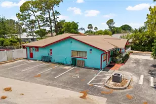 860 102nd Ave N, Naples, FL 34108 - Photo 3