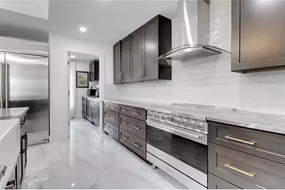 1262 10th St N, Naples, FL 34102 - Photo 9