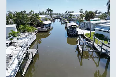 11370 Bougainvillea Ln, Fort Myers Beach, FL 33931 - Photo 5