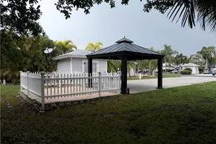 5850 Maplewood Ct, Fort Myers, FL 33905 - Photo 9