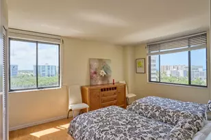 17 Bluebill Ave, Naples, FL 34108 - Photo 7