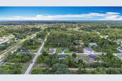 912 Anthony St E, Lehigh Acres, FL 33974 - Photo 27
