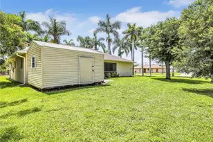 305 SE 16th Pl, Cape Coral, FL 33990 - Photo 31