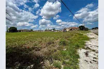 2109 NE 8th Pl, Cape Coral, FL 33909 - Photo 5