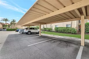 1051 Foxfire Ln, Naples, FL 34104 - Photo 17