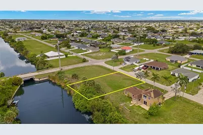 2723 NE 5th Pl, Cape Coral, FL 33909 - Photo 17