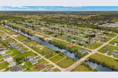 2723 NE 5th Pl, Cape Coral, FL 33909 - Photo 5