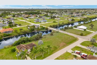 2723 NE 5th Pl, Cape Coral, FL 33909 - Photo 9