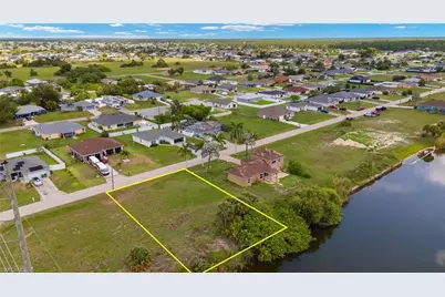 2723 NE 5th Pl, Cape Coral, FL 33909 - Photo 13