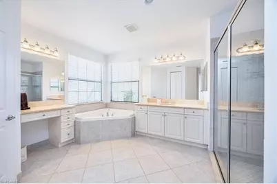 13905 Luna Dr, Naples, FL 34109 - Photo 17