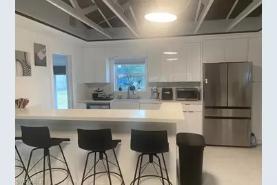 3915 Lotus Dr, Naples, FL 34104 - Photo 9