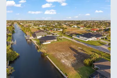 2337 SW 28th Ter, Cape Coral, FL 33914 - Photo 3
