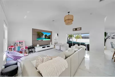 637 SW 9th Ave, Cape Coral, FL 33991 - Photo 5