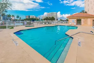 33 Bluebill Ave, Naples, FL 34108 - Photo 3